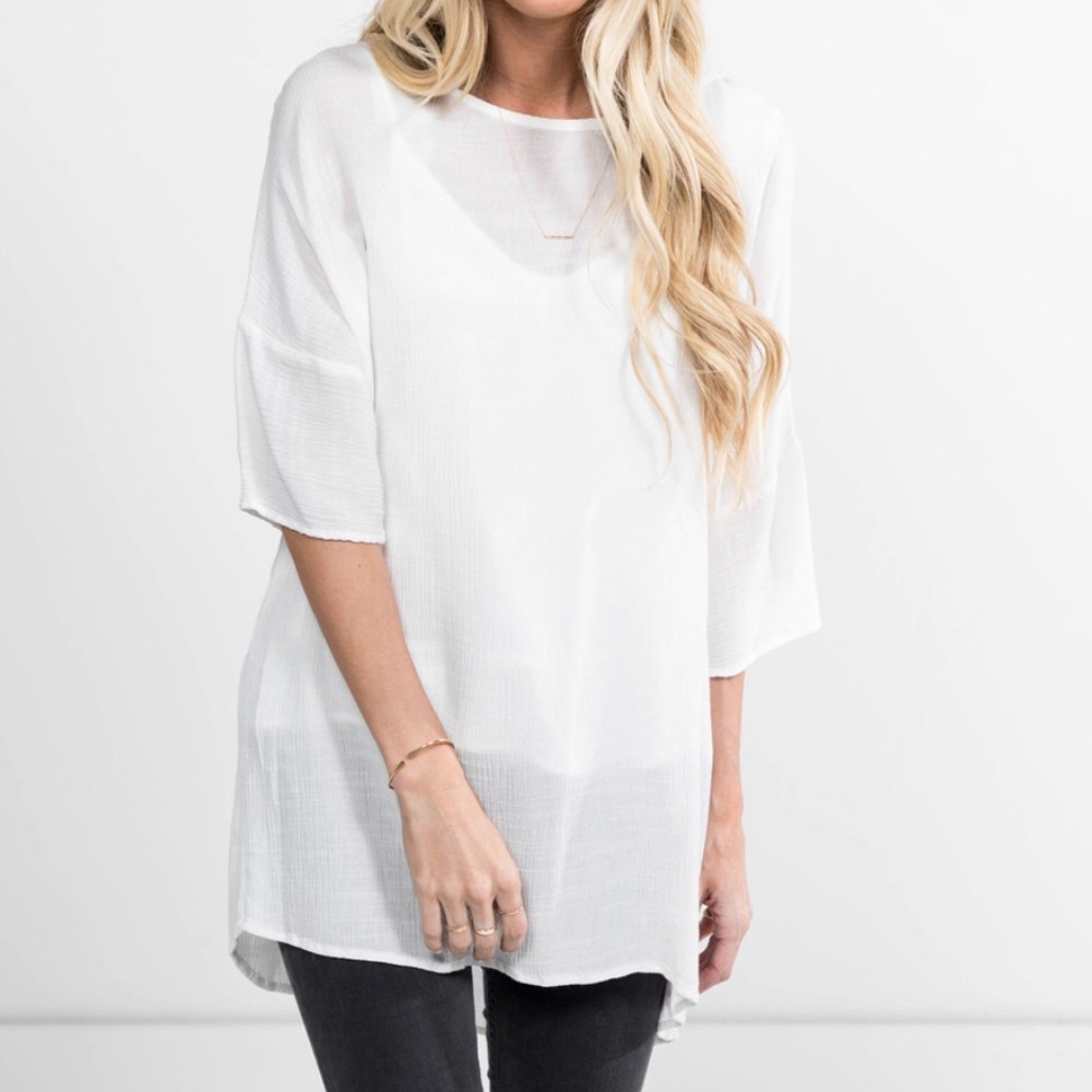 “Misti top” rippled white tunic